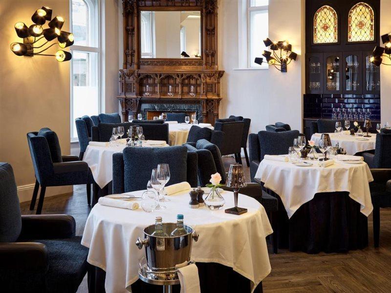 Oddfellows On The Park Чедл Экстерьер фото The interior of the restaurant