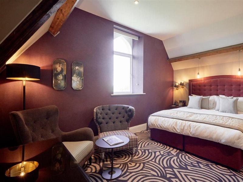 Oddfellows On The Park Чедл Экстерьер фото A bedroom at The Ivy Hotel