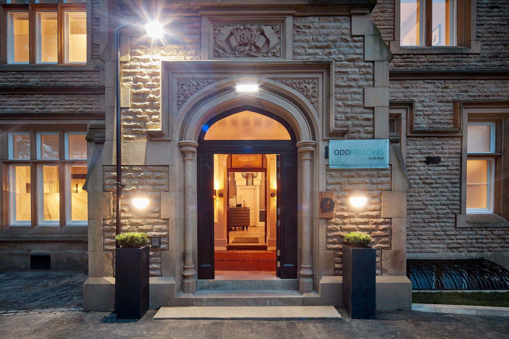 Oddfellows On The Park Чедл Экстерьер фото The entrance to the hotel