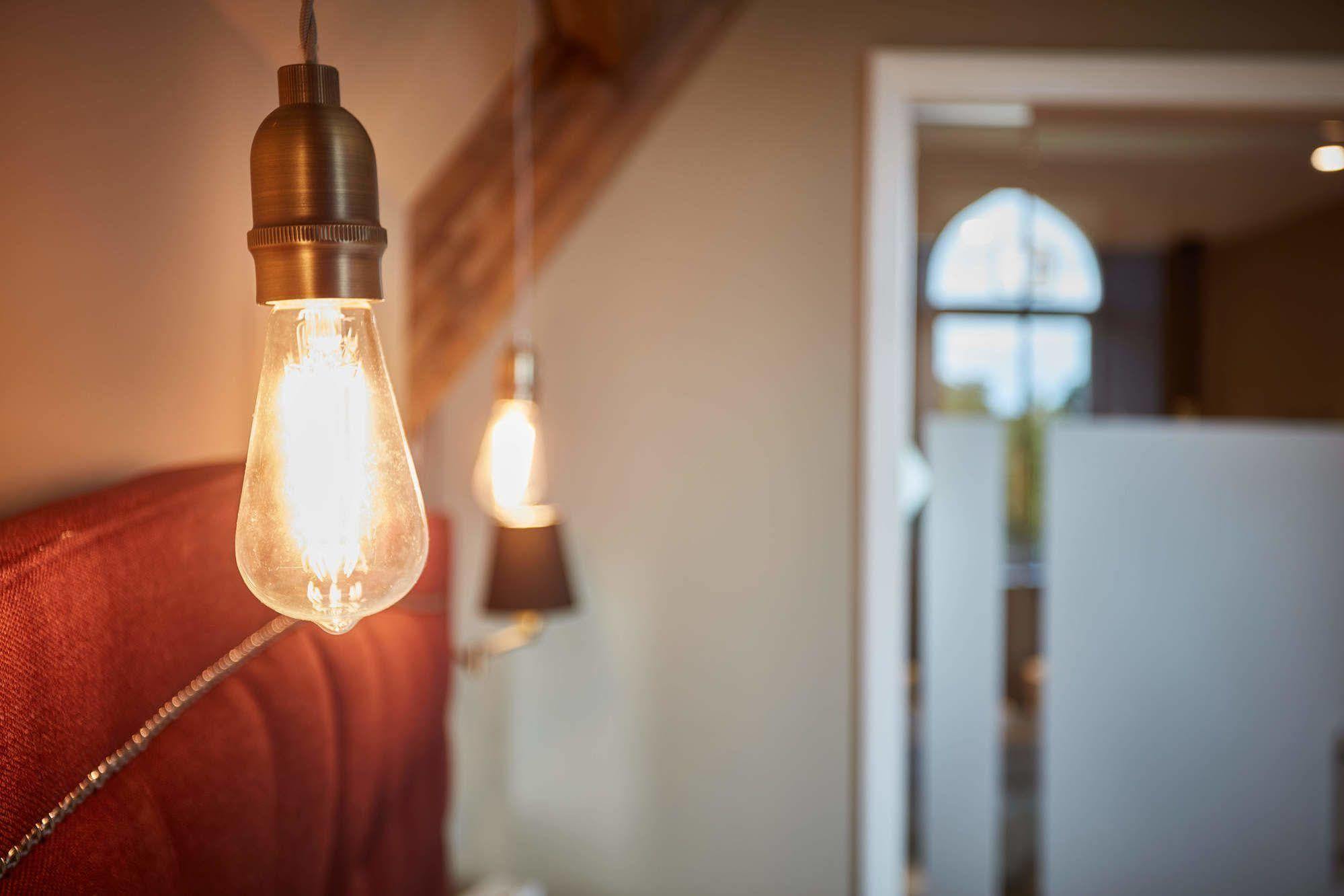 Oddfellows On The Park Чедл Экстерьер фото A light bulb