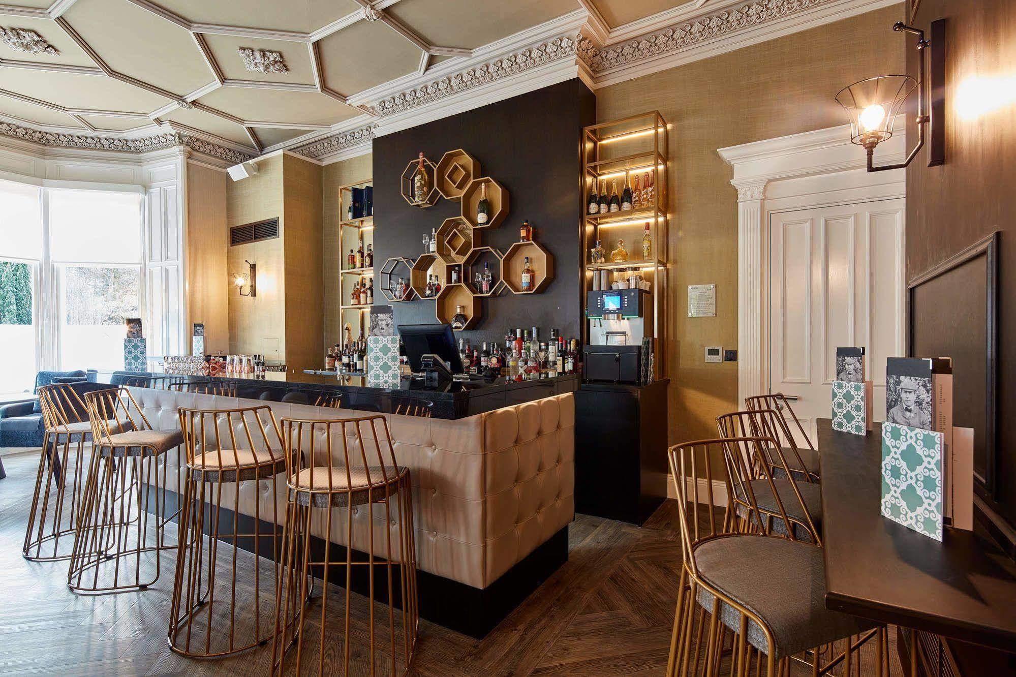 Oddfellows On The Park Чедл Экстерьер фото The bar at the hotel